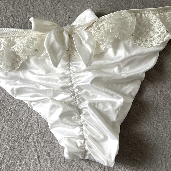 Beach bunny bride not worn may go with top I have in closet XL - Picture 6 of 6